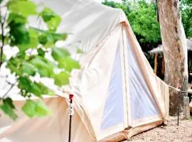 Dream Family Glamping Getaway near New Braunfels, Texas: Charming Bell Tent Rental on the Guadalupe River