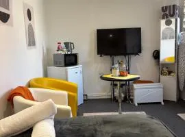 Self-Contained Studio with Ensuite & Private Access