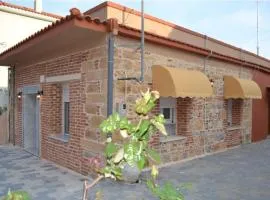Stone-built house Vrontados Chios 3' from beach