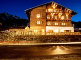 alpen select lodge Kleinwalsertal，位于里茨勒恩的山林小屋