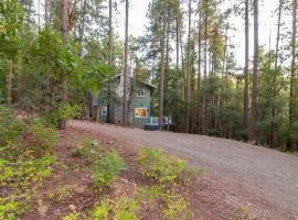 ❄ Brand New Acre Retreat ❄ HotTub ❄ 9m to downtown