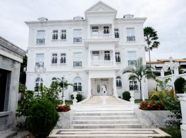 Hôtel ChateauBlanc Yamoussoukro，位于亚穆苏克罗的酒店