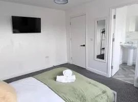 Cosy Stay with Ensuite Near Shopping and City Centre