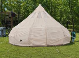 Prairie Junction Glamping Tent，位于Stettler的酒店