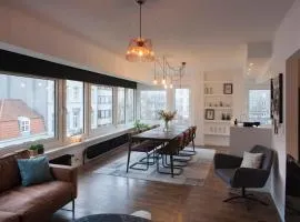 Stylish Central Flat, Steps to Beach