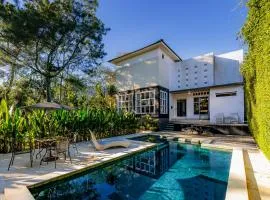 The Lavana Signature Villa Herrera Puncak