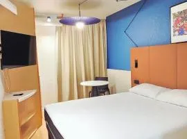里昂东布隆宜必思酒店
