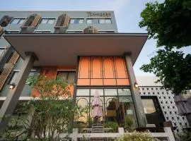 โรงแรมต้นเงิน