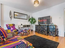 3BR Pontypool Haven - Sleeps 6 with Parking