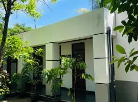 Cinnamon J Udawalawe