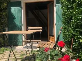 StudioT2 au calme petit jardin proche centre-ville