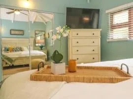 Modern 1 Bdrm Garden Suite with Sea Views- Popular