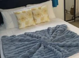 Burwood Breeze Retreat 5 mins to beach AC WiFi