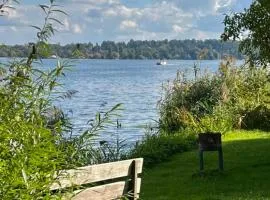 Haus am See mit Badestelle