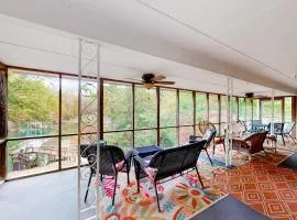 A Quiet Cove - Lakefront home on quiet cove with private dock & floater