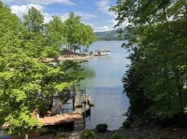Otter Crossing - Spacious dog-friendly house w/fire pit, deck, patio & grill