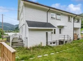 Awesome Apartment In Strandebarm