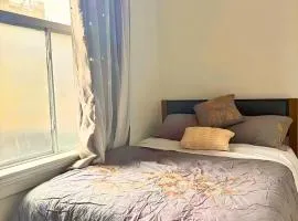 194 Bright Cozy Ensuite on Bathurst Comfort & Ease