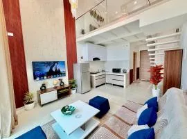 Cloud 10- Luxe Duplex Loft Studio