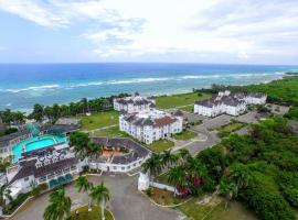 Seacastles by the beach/pool，位于蒙特哥贝的公寓