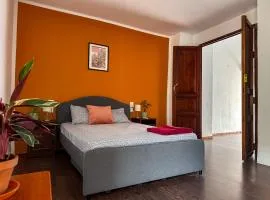 Casa Naranja