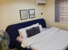 De' Mayors Court Suites&Bar，位于拉各斯的酒店