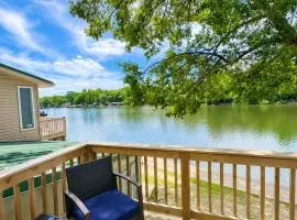 2 Bedroom Condo ON Lake Hamilton!