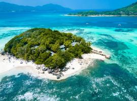Enchanted Island Resort，位于马埃岛的酒店