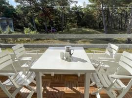 1 Bedroom Amazing Apartment In Nexø，位于内克瑟的酒店