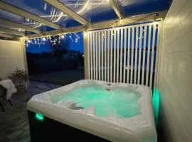KORALIA Domki StandardPlus JACUZZI na wyłączność, BASEN