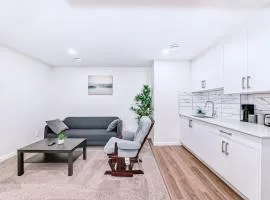 Cozy private suite - 12 minutes from the airport