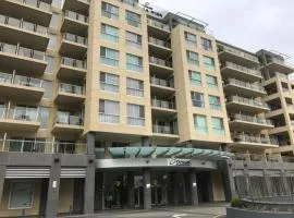 Glenelg Holiday Apartments-Pier Direct Beach Front Free Parking