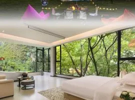Yangshuo Cloud Hotel - View King Size Bed - Private Bathtub - Endless Pool - Lawn and Surrounded - Western Breakfast