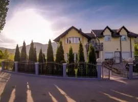 Rooms & Apartment Jozić