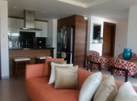 Lujoso Dpto vista a ciudad Edificio Poseidón，位于曼塔的酒店