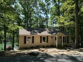 Humble Hideaway - Inviting lakefront home with firepit, balcony & W/D - dog-friendly