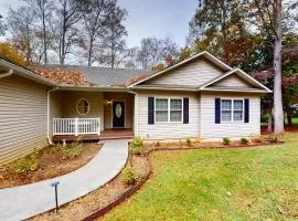 Briarcliff - 3000 sq ft waterfront home w/ private dock, 2 kitchens & pool table