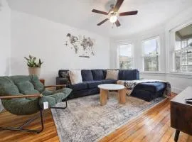 Spacious & Stylish 2BR Apartment Near Manhattan