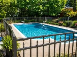 Gorgeous Retreat with Pool Hot Tub and Game Room