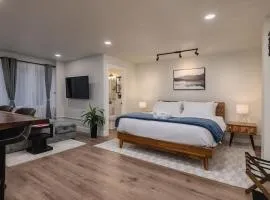 Downtown Nordic Studio - King Bed - Walkable