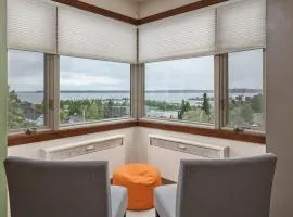 Artsy 1 Bedroom Condo with the Views to the Inlet