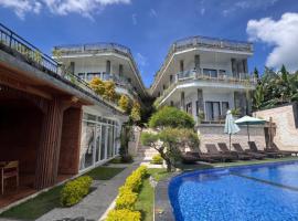 Grand Yuna Hotel Nusa Penida，位于珀尼达岛的酒店