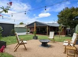 Mansfield Retreat by the Golf Course