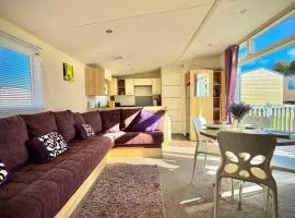 Family-Friendly - Marton Mere - 3BR Lodge -Parking