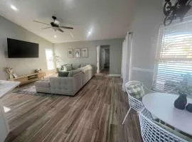 Spacious Home w heated Pool SmartTVs Pool Table