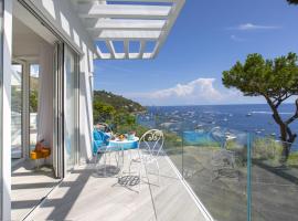 My Exclusive Italy - Villa by the beach with sea-view and Luxury amenities，位于纳拉诺的酒店