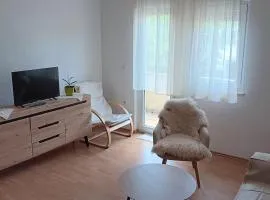 Una Relax Apartment - Naturally Cool - North-Facing - Near the River