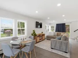 3BR Touisset Retreat Sun Porch & Al Fresco Deck