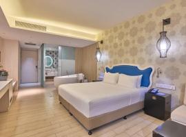 Village Hotel Katong by Far East Hospitality，位于新加坡的酒店