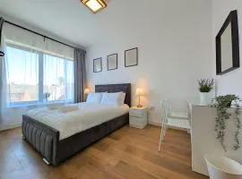 Stylish Rooms Near Airport & City Centre Parking